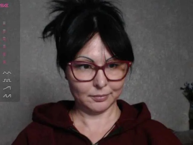 AlexEdythe — Hi, my name is Anechka  I don't watch the camera!!!!    Good mood everyone!))