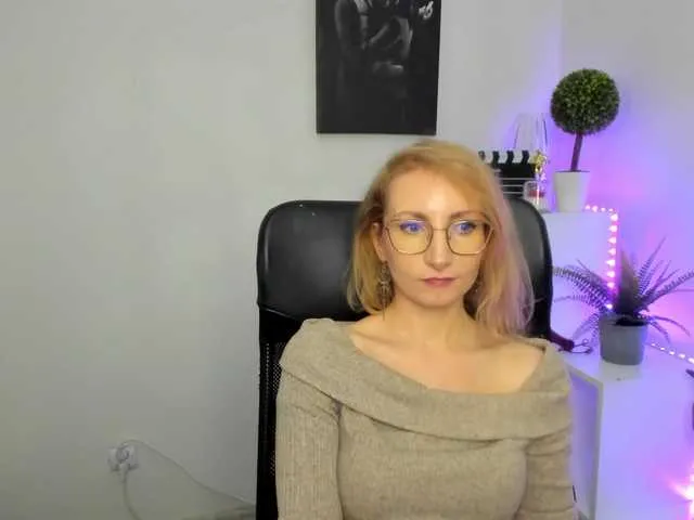 BongaCams CinderellaMoon is Freechat CinderellaMoon — #joi #mistress #fantasy #cfnm #new