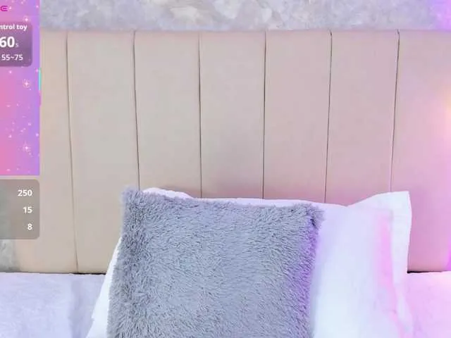 Dakshaa — Show pussy + finger