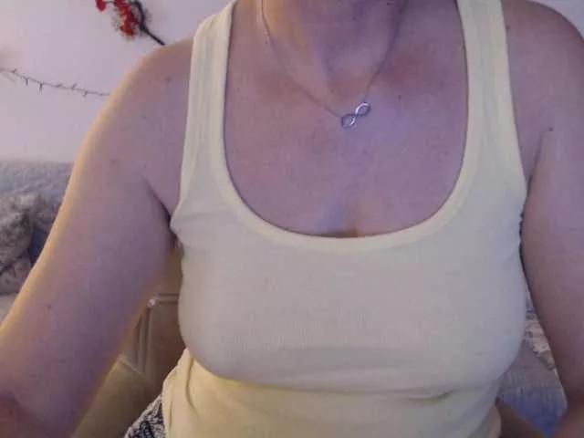 goodSnowQueen on BongaCams 