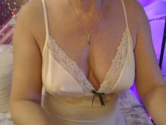 goodSnowQueen on BongaCams 