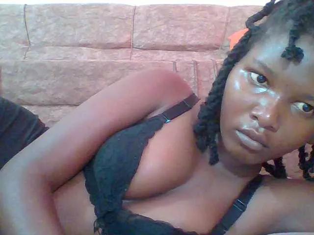 Hornyqueen4 on BongaCams 
