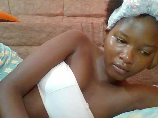 Hornyqueen4 on BongaCams 
