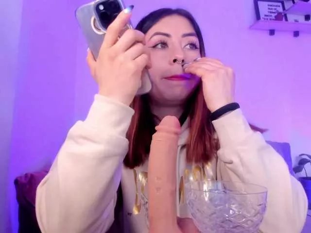 Offline itsmaddie1 on BongaCams