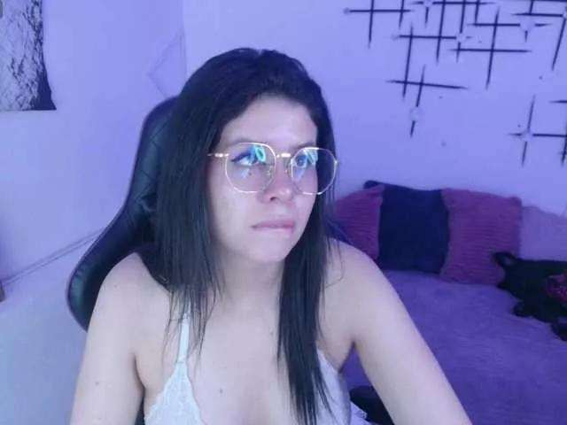Karinastone on BongaCams