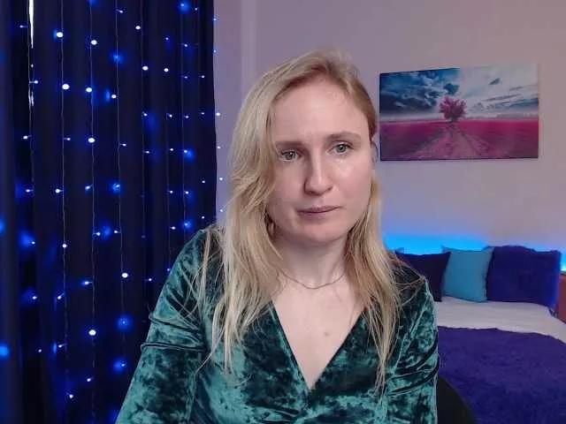 LanaviSmithe on BongaCams 