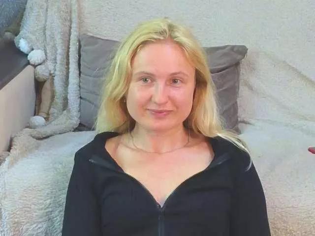 LanaviSmithe on BongaCams 