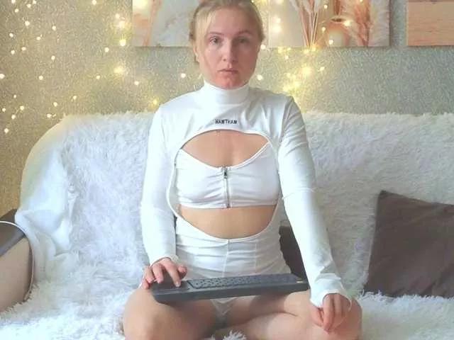LanaviSmithe on BongaCams
