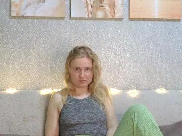 LanaviSmithe on BongaCams 