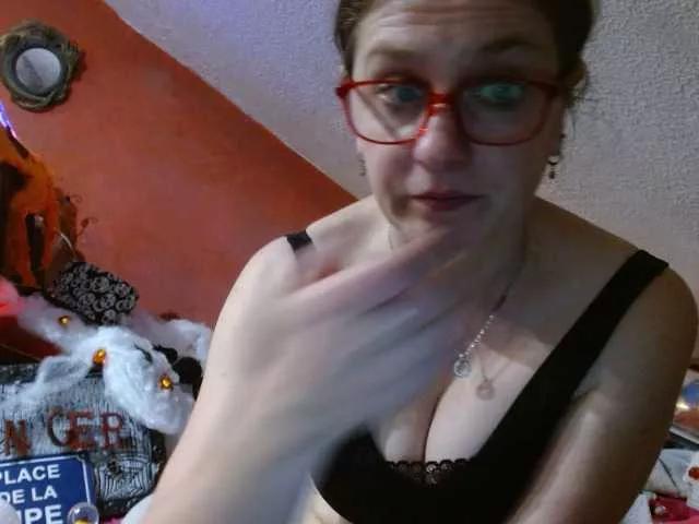 lanaxxx1 on BongaCams 