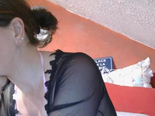 lanaxxx1 on BongaCams 