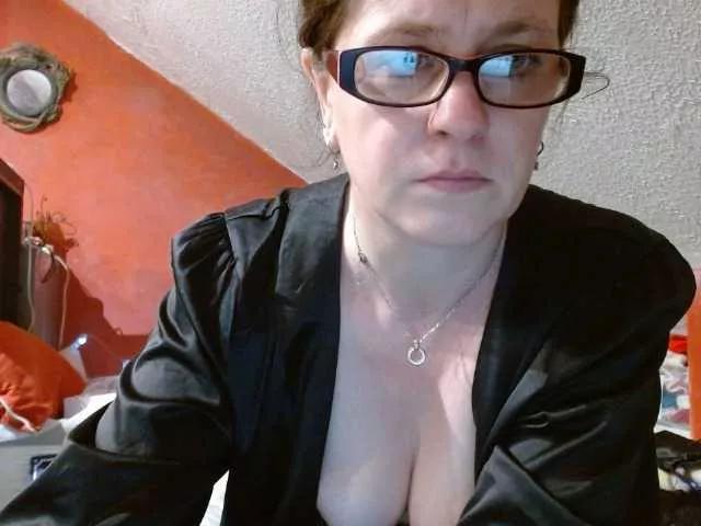 lanaxxx1 on BongaCams 