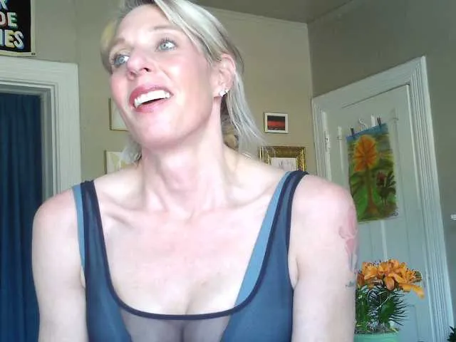 BongaCams mylfGlama is Freechat mylfGlama — Lets raise our awareness and our sex drive to another level! Let my dirty mouth take you to another place. Don't forget I am the raceplay queen! Here for your fantasies.