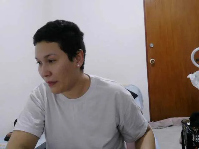 onlyLuxas23 — SHHH IM WORKING ON A IMPORTANT PROYECT, I HAVE MY LUSH ON, SOMETIMES VIBES GET ME INSPIRED TO MAKE SQUIT ;)