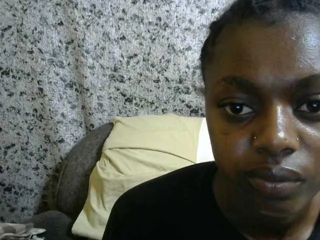 Petitequeenz — Freechat on BongaCams