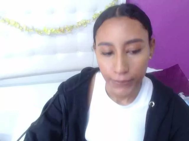 Offline tiny-sarah1 on BongaCams