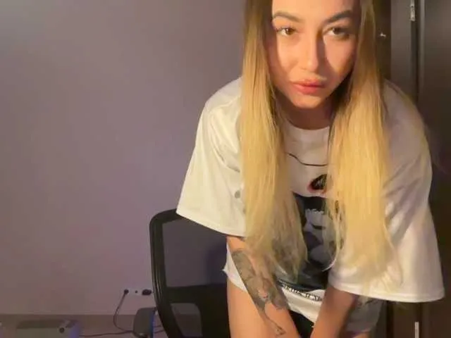 BongaCams VenusVibe is Freechat VenusVibe — boys, i'm saving up for a lovens , so let's throw tokens more actively @total