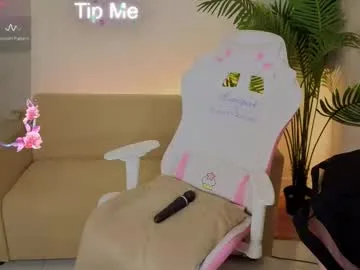 aliciabrookss — GOAL: show my tits [44 tokens remaining] hello guys! Lets play with me  #anal #smalltits #young #natural #feet