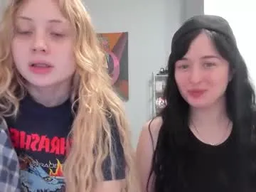 ashley_qtiee — GOAL: doggy naked [116 tokens remaining] help me collect 100 thumbs up! #feet #blonde #findom #hairy #new