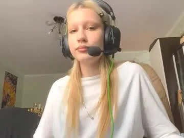 claudieparkins — GOAL: show my back :)Hi! i m Kris and this is my second stream :)  #new #cute #18 #shy #skinny [75 tokens remaining]