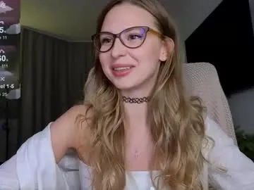 Freechat f1oraa on Chaturbate