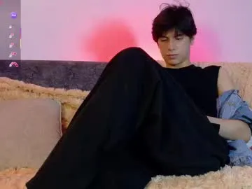 Chaturbate lui_x_dust is Freechat lui_x_dust — I'm back, you found me? #boyfriendvibes #twink #teen #gay #feet