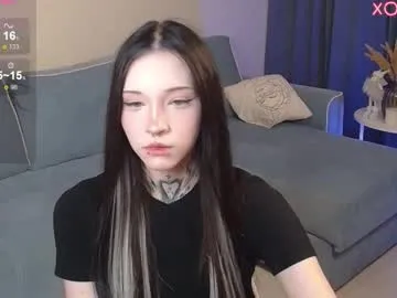 mefwhore — take off my shorts [305 tokens left]