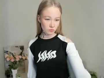 melodievejar — lick sexy lips  [28 tokens left] Glad to see you in my room today we choose my favorite pattern in Lovense #lovense #young #smalltits #18 #blonde