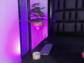 mia_roosee1 — GOAL: spank ass [7 tokens remaining] Welcome to my room! #skinny #bdsm #slave #latina #braces