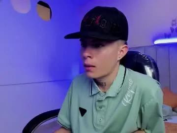 nascary_fox — GOAL: show lingerie [30 tokens remaining] 