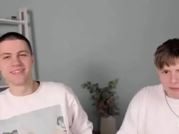 neo_raze_ — GOAL: take off my pants [300 tokens remaining] Welcome to my room! #18 #new #muscle #shy #bigass