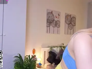 oliviabr0wn — Welcome to my room !Lets have fun with Me !  // GOAL: tease dance [62 tokens left] #bigboobs #18 #body #dildo #girl