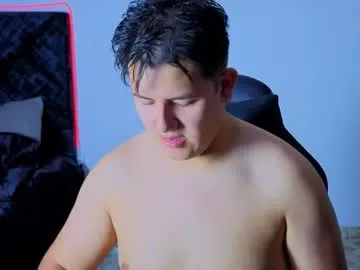 ryan_doretti — GOAL: finger inside ass [70 tokens remaining] Welcome to my room! #chubby #smallcock #anal #cum #bigass