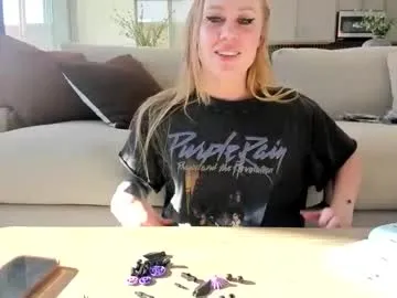 taylorxxxrae — #blonde #petite #tattoos #couple