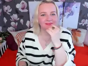 victoria_notti — GOAL: Stay topless [399 tokens remaining] My first day  #milf #blonde #mature #bigboobs #curvy