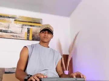 zander_2120 — super cum [2500 tokens left] Welcome to my room guys!! #cum #latino #muscle #bigcock #young