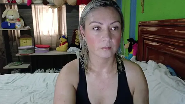 _Charlize_theron_ — assemble torso 3 minutes