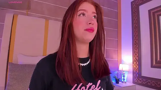 AbigailCarter — Erotic dance + oily in legs