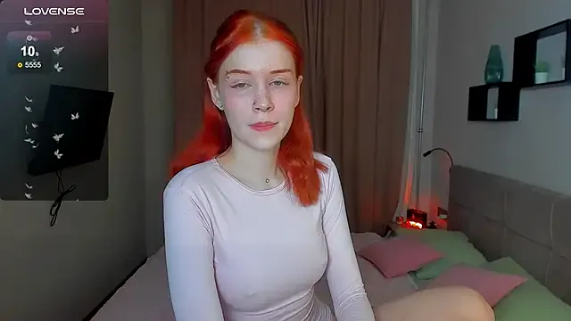 alice_with_freckles — SHAKE TITS CLOSE TO CAM!