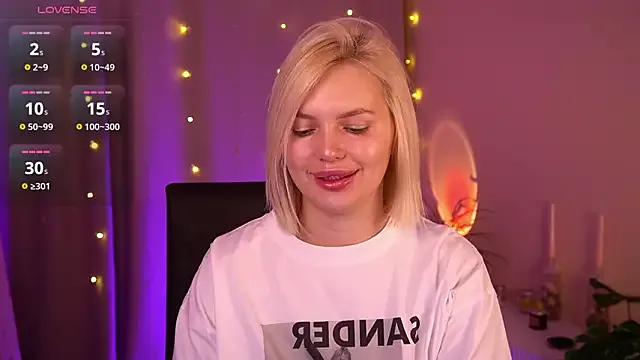 AmeliaWeells — 10 spanks with latex gloves