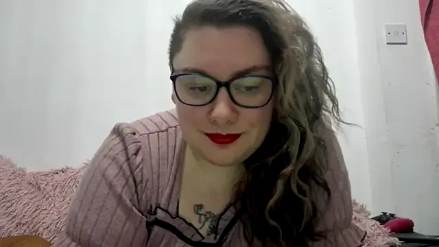 Bustycurves — free show