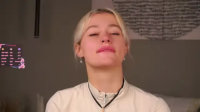 StripChat buvei is Freechat buvei — slap booty