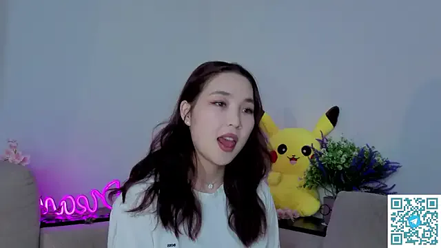 ColettaMejias — Legs towards the camera