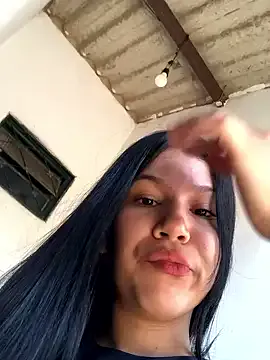 StripChat deby_03 is Freechat deby_03 — Masturbar com consolo