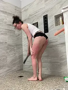 StripChat HotMomBod is Freechat HotMomBod — STOP CLEANING....BJ BREAK!!!