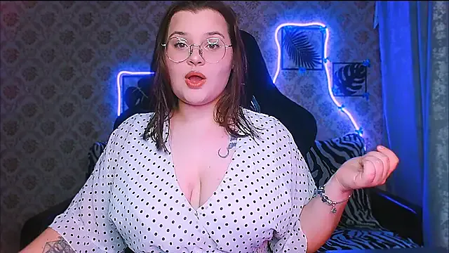 InLoveWithLife26 — sexy photos (2 pcs)