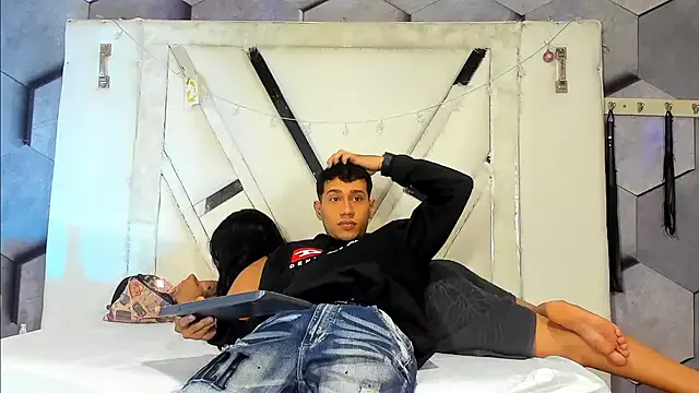 JamesAndHannah — 999 Follarle el culo duro, hasta llorar