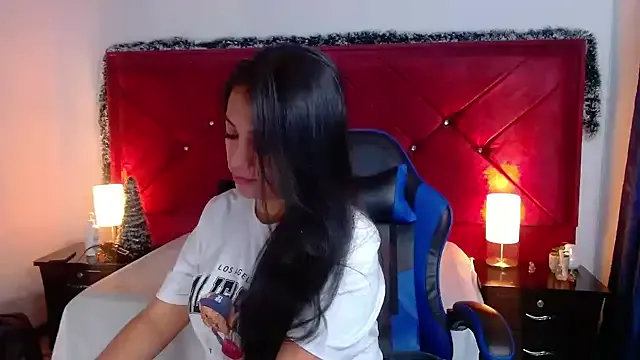 Julietacollins06 on StripChat