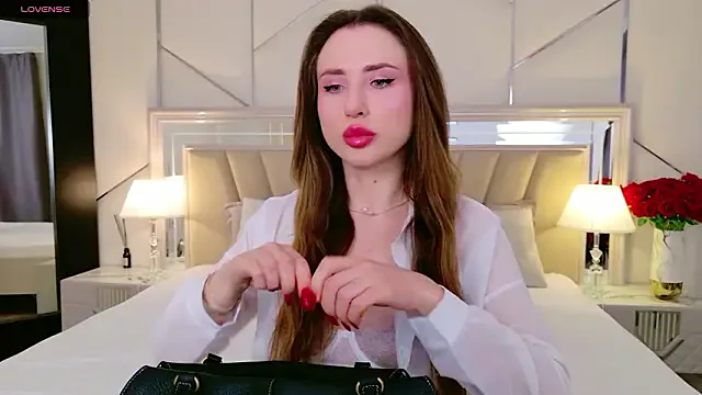 Jullia_Carter — in doggy and slap ass