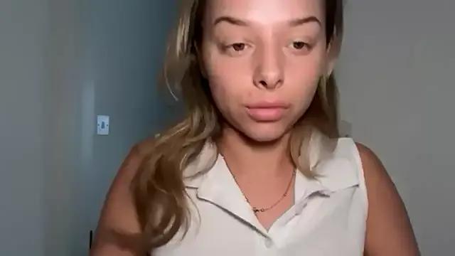 StripChat KayleeBella is Freechat KayleeBella — Boobs out 5 mins